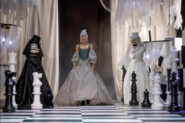 Юбилейный десятый сезон Magic Fashion Week в Москве: мода и волшебство на сцене Театра Гоголя