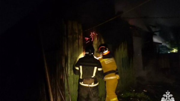 Два человека погибли в результате пожара в частном доме Уссурийска