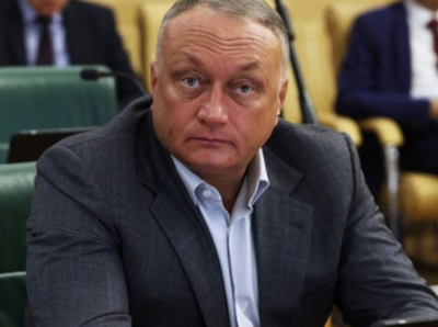 Сенатор, который не прятался за стенами кабинета: как Савельев помогал людям каждый день