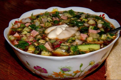 Некоторых россиян призвали отказаться от окрошки из-за опасений по поводу здоровья