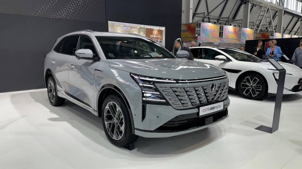 Changan CS75 Plus IV поколения: новый &quot;космический&quot; кроссовер с мощностью 235 л.с. и полным приводом