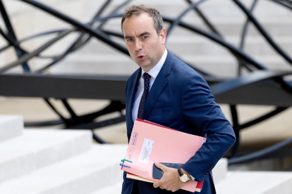 Франция меняет премьеров как перчатки: пять за два года