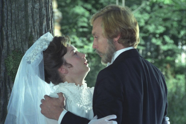 Зрители назвали десять самых запоминающихся поцелуев советского кино